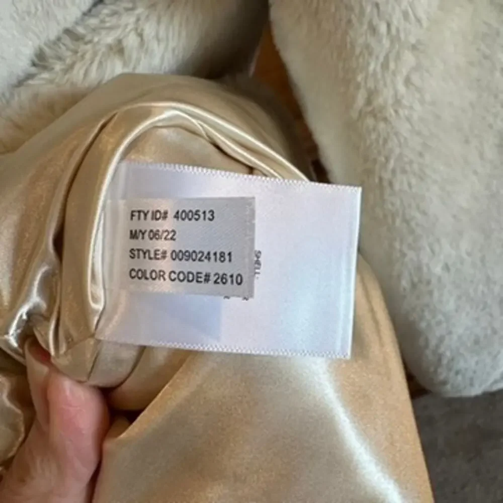 EXPRESS Ivory Faux Fur Coat Plush Mid Length Jacket Size M - Picture 7 of 9